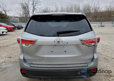 2015 Toyota Highlander Xle z USA, uszkodzony, nr VIN 5TDJKRFH3FS086913